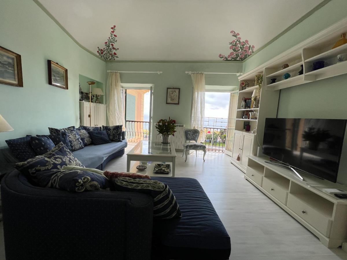ואראצה Splendido Appartamento Con Vista Mare Su Piazza Dante מראה חיצוני תמונה