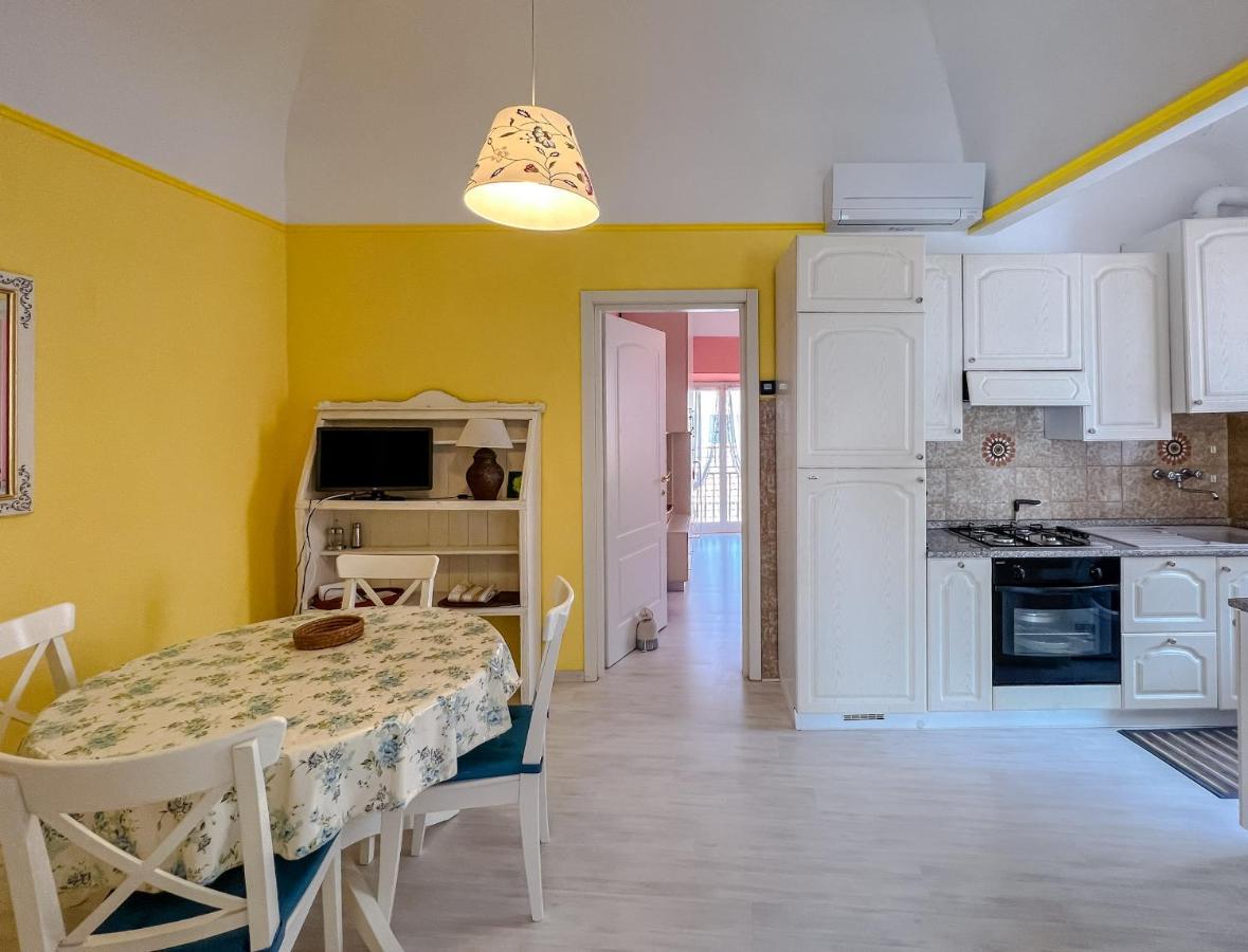 ואראצה Splendido Appartamento Con Vista Mare Su Piazza Dante מראה חיצוני תמונה