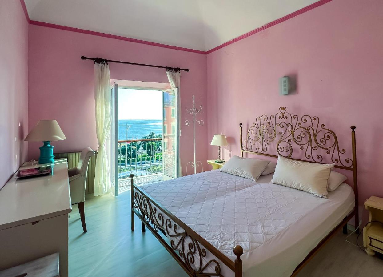 ואראצה Splendido Appartamento Con Vista Mare Su Piazza Dante מראה חיצוני תמונה